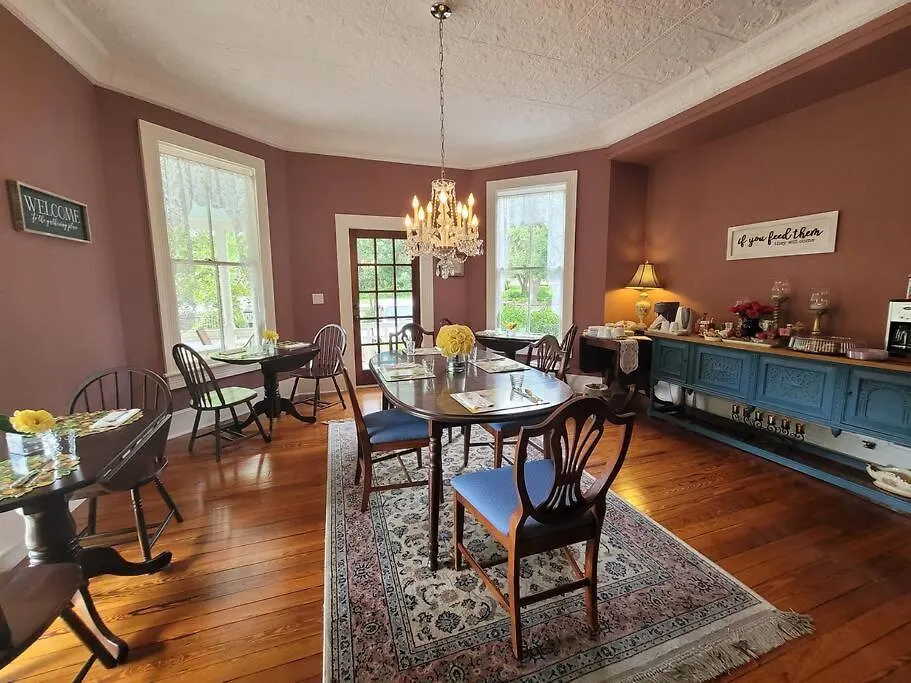 Lady Clare Room At Camellia Rose Inn Downtown-1